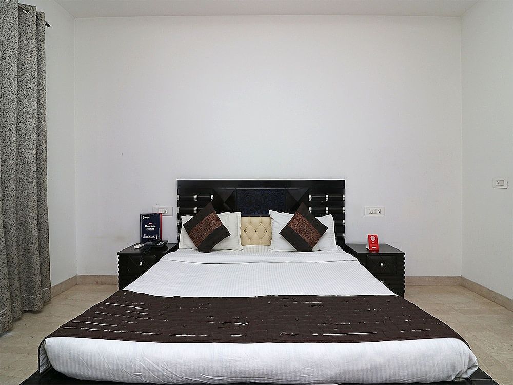 undefined OYO 13575 Green Vogue 9