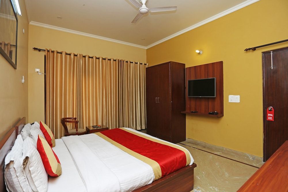 OYO 4814 Nstay 46 Double or Twin Room 2