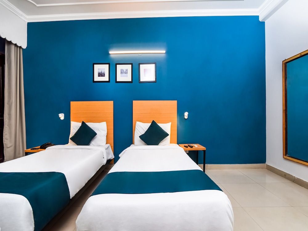 OYO 20036 SilverKey Akash Neem Marg Double or Twin Room 4