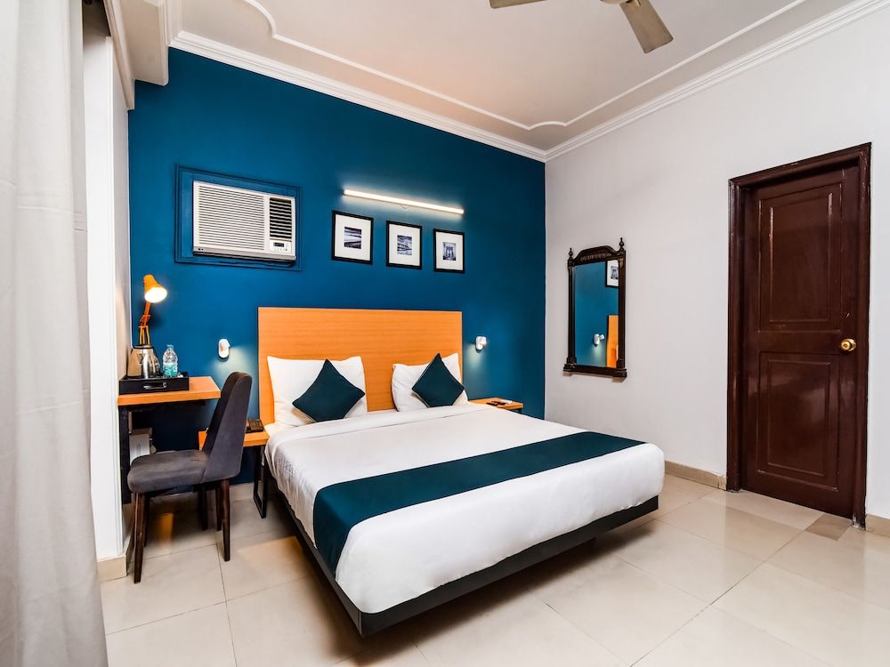 OYO 20036 SilverKey Akash Neem Marg Double or Twin Room