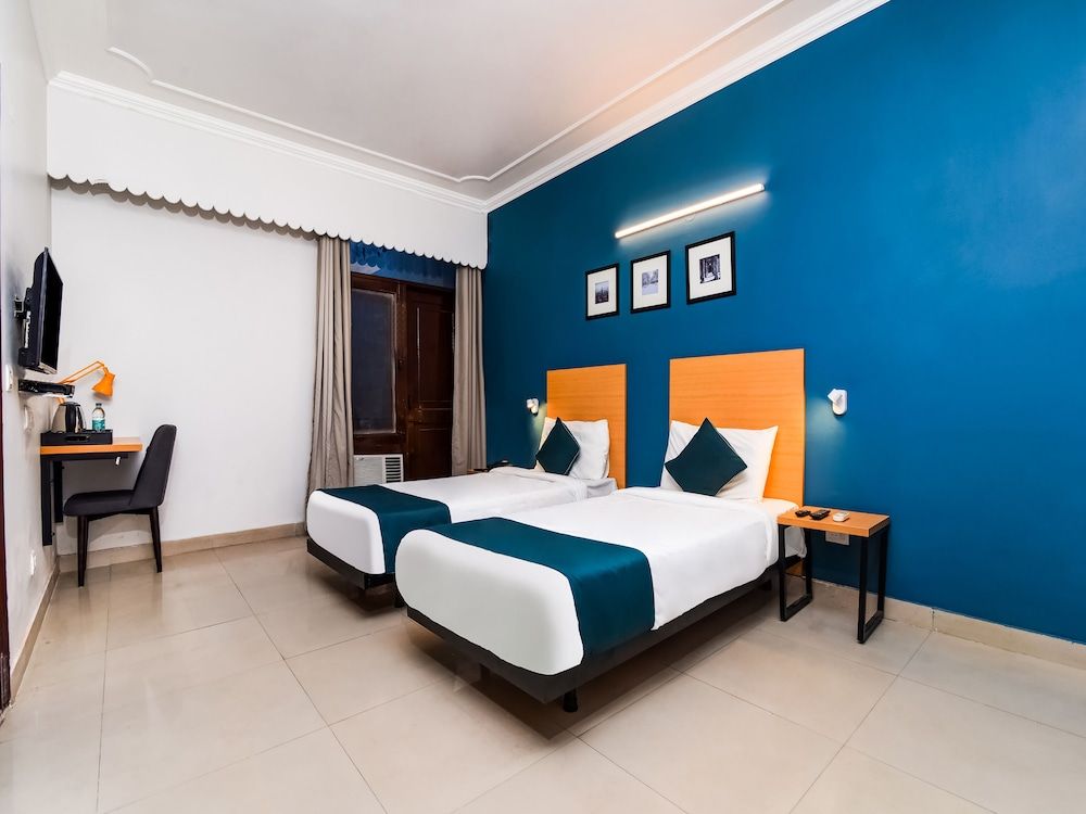 OYO 20036 SilverKey Akash Neem Marg Double or Twin Room 2