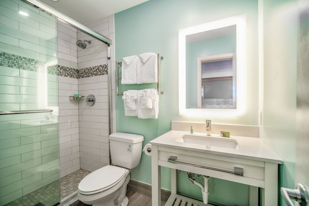 Perry's Ocean Edge Resort Standard Room, 1 King Bed 3