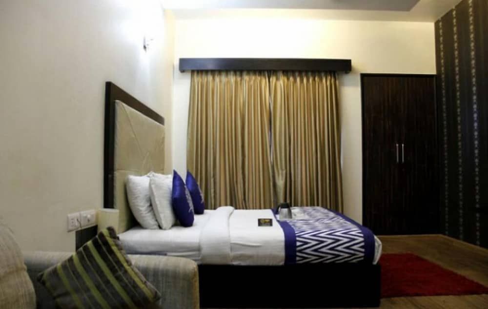 JK Rooms 143 Amazone Holiday Guest House Deluxe Double or Twin Room, 1 Large Twin Bed, Accessible, City View 2