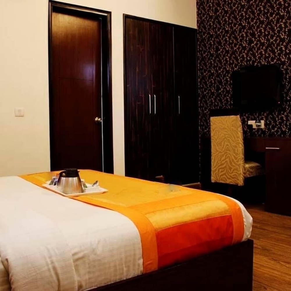 JK Rooms 143 Amazone Holiday Guest House Deluxe Double or Twin Room, 1 Large Twin Bed, Accessible, City View 4