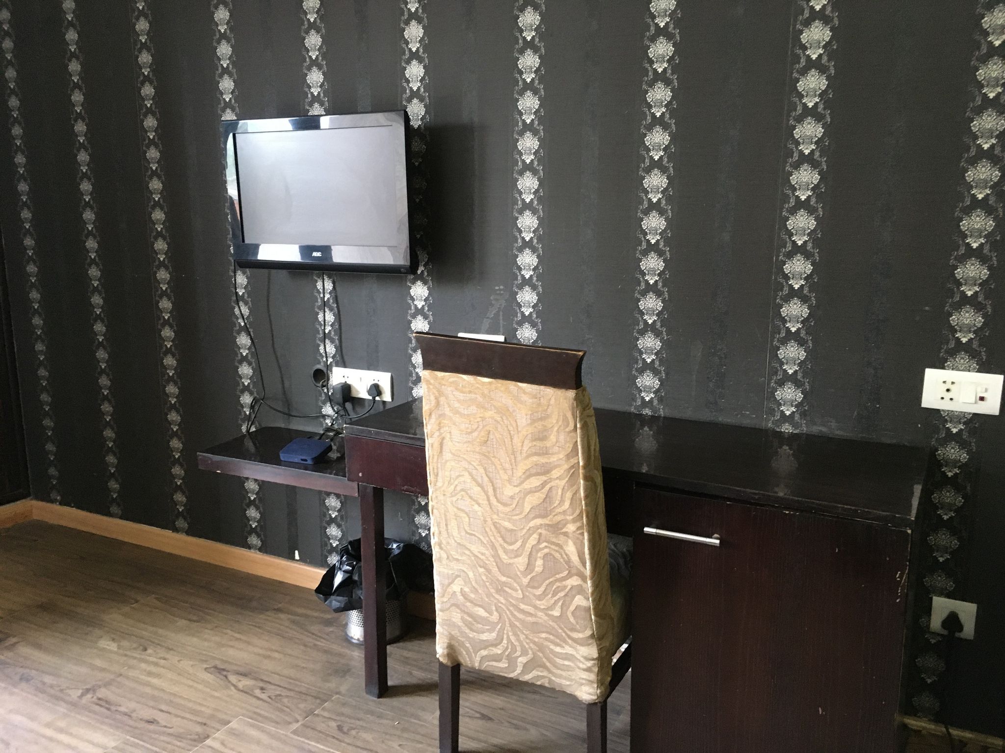 Side Image 1