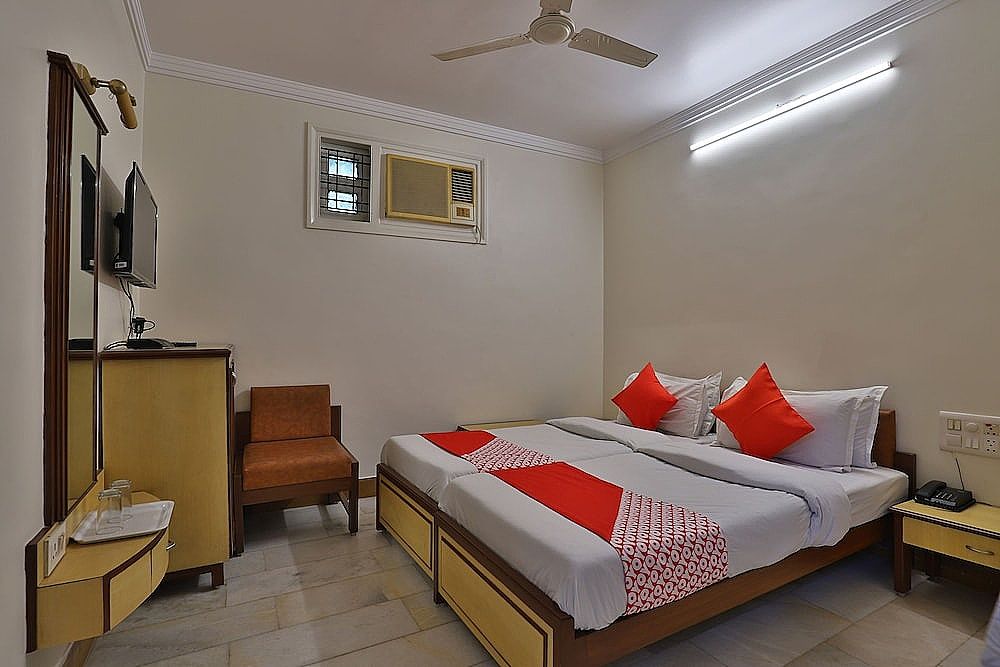 OYO 28667 Hotel Moti Mahal Double or Twin Room 5