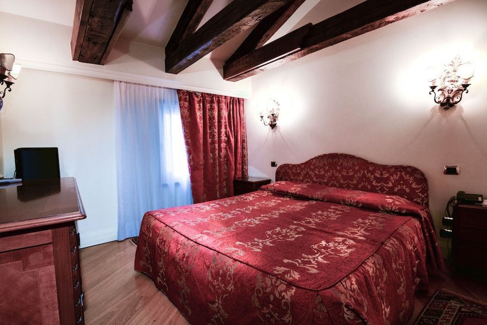 undefined Torre dell'Orologio Suites 3