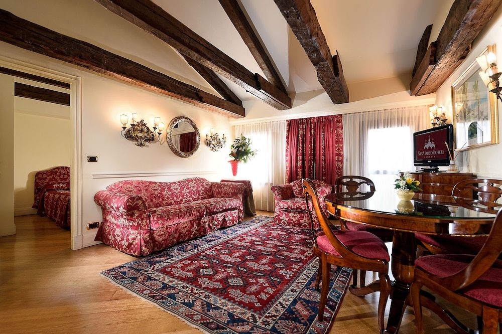 undefined Torre dell'Orologio Suites 4