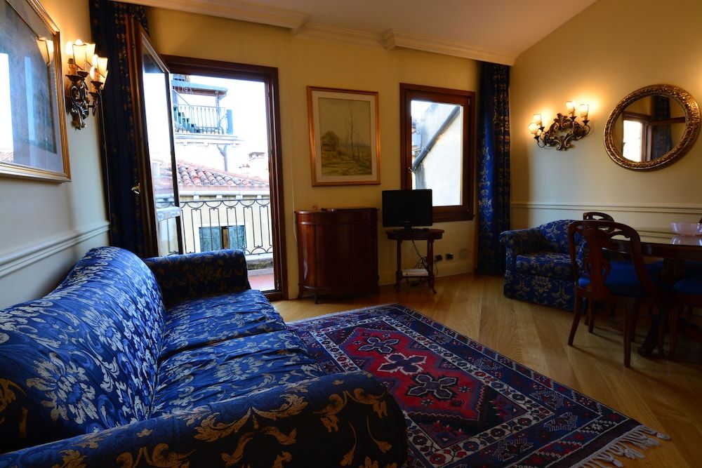 undefined Torre dell'Orologio Suites 2