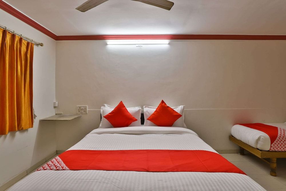 OYO 29318 hotel krishna palace Double or Twin Room 3