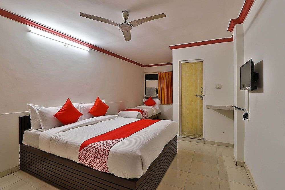 OYO 29318 hotel krishna palace Double or Twin Room 5