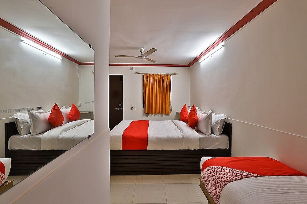 OYO 29318 hotel krishna palace Double or Twin Room 2
