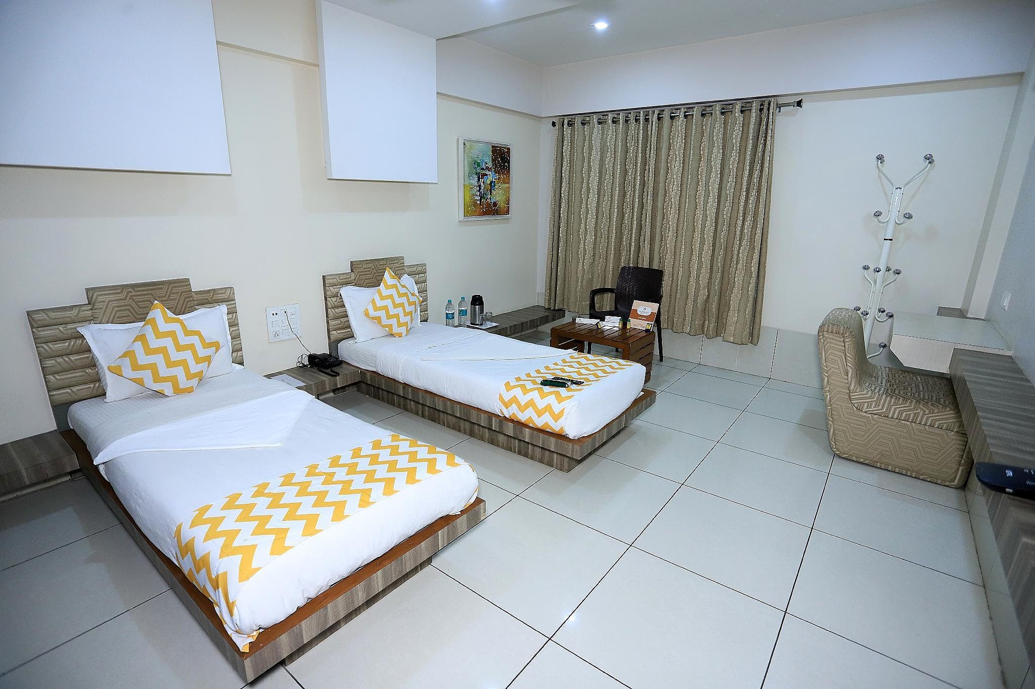 Hotel Darshan Deluxe Room 4