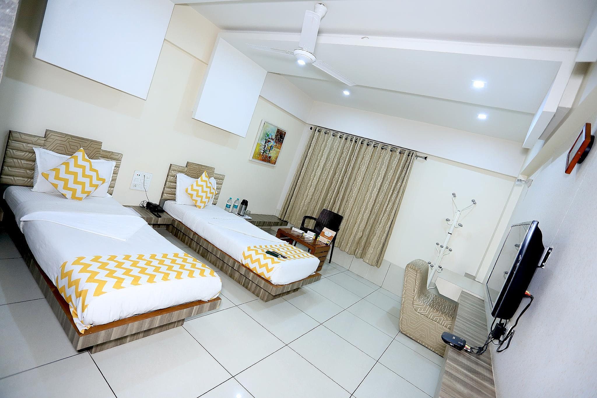 Hotel Darshan Deluxe Room