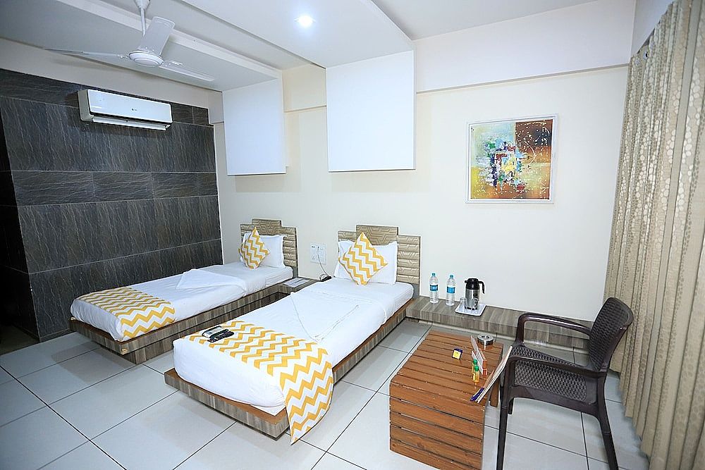 Hotel Darshan Deluxe Room 8