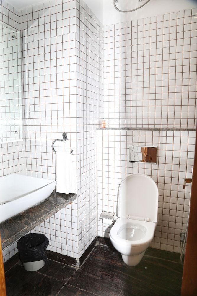 Qcent Gurgaon by Pacific Inn Deluxe Double or Twin Room, 1 King Bed, Non Smoking, City View 6