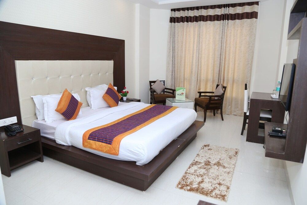 Qcent Gurgaon by Pacific Inn Deluxe Double or Twin Room, 1 King Bed, Non Smoking, City View