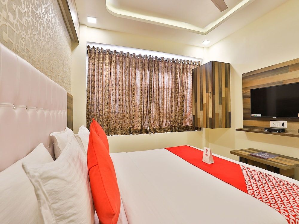 undefined OYO 12654 Hotel Sunshine 6