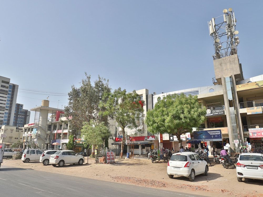 undefined OYO 12654 Hotel Sunshine 2