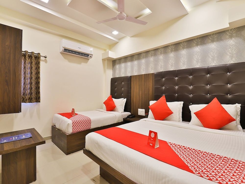 undefined OYO 12654 Hotel Sunshine 7