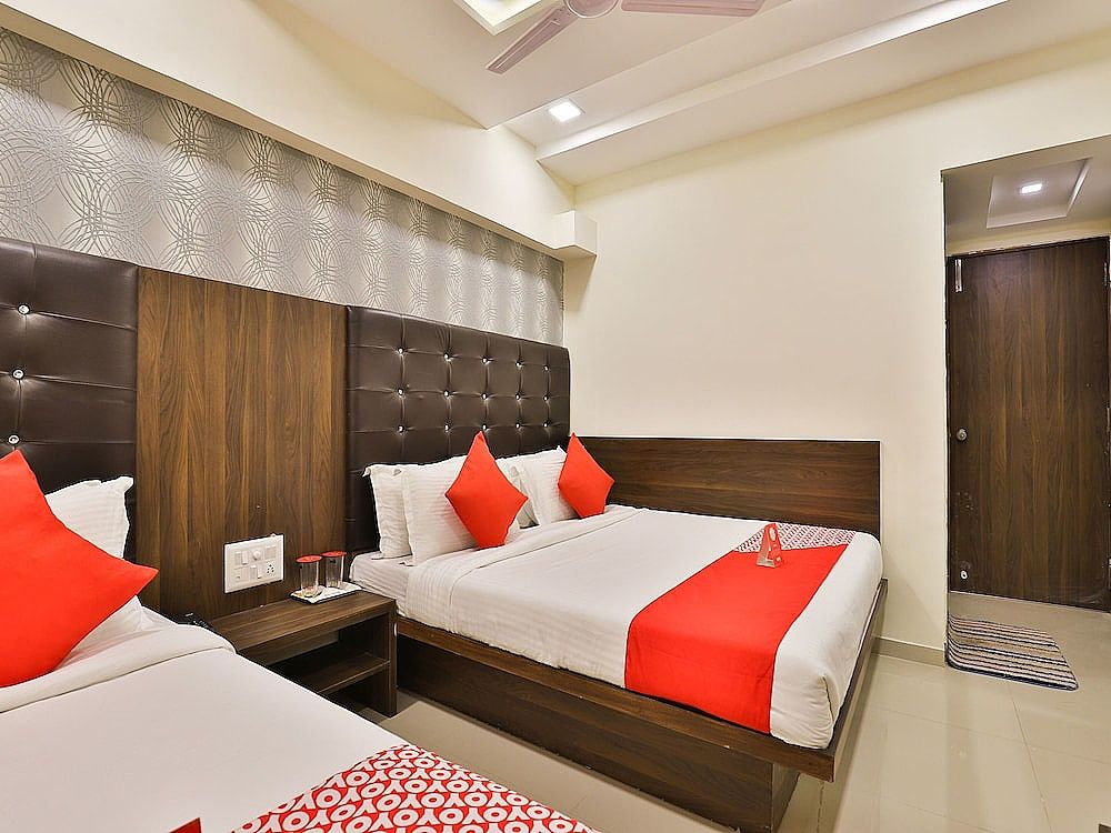 undefined OYO 12654 Hotel Sunshine 4