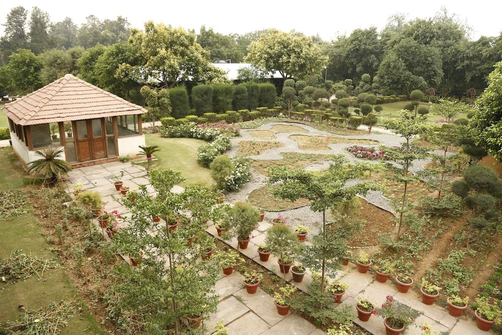 undefined Botanix Resort 4