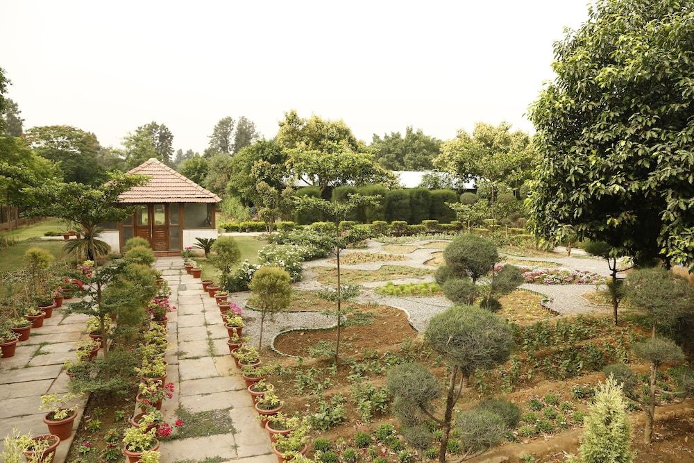 undefined Botanix Resort 5