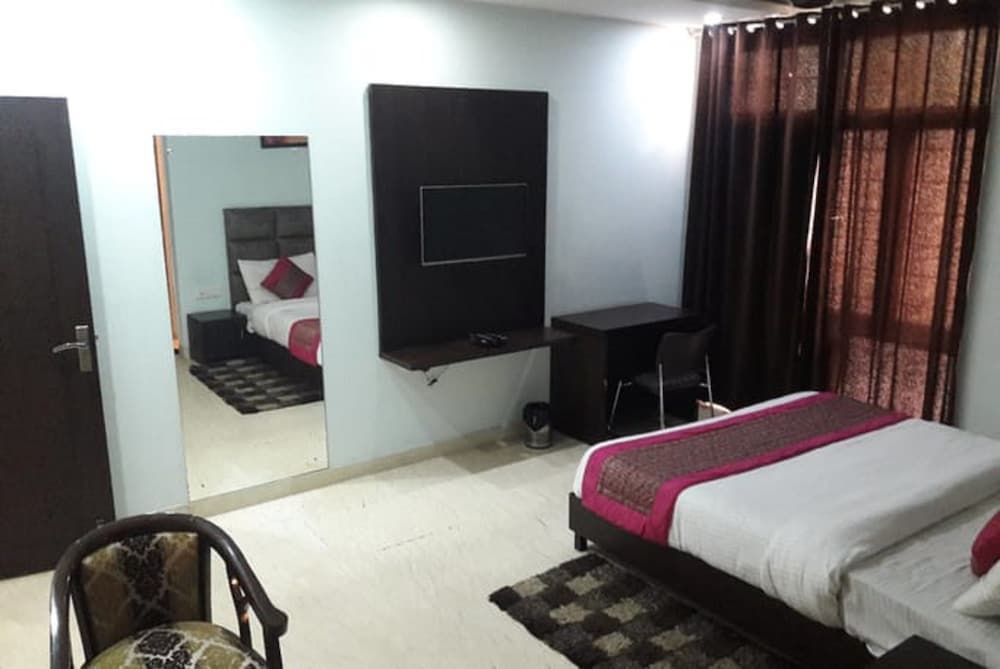 Smart Rooms Deluxe Double Room 3