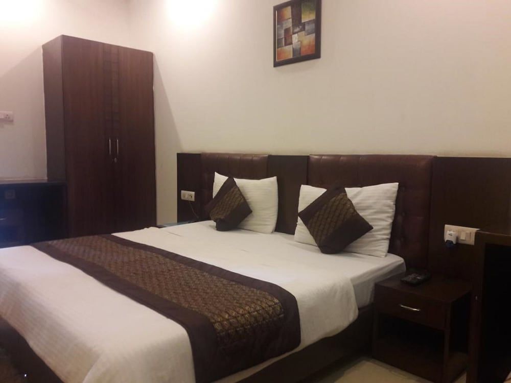 Smart Rooms Deluxe Double Room 4
