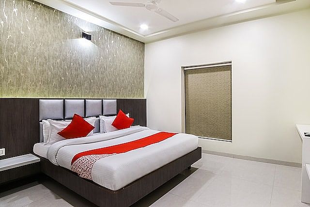 undefined Hotel Airport Inn One 10