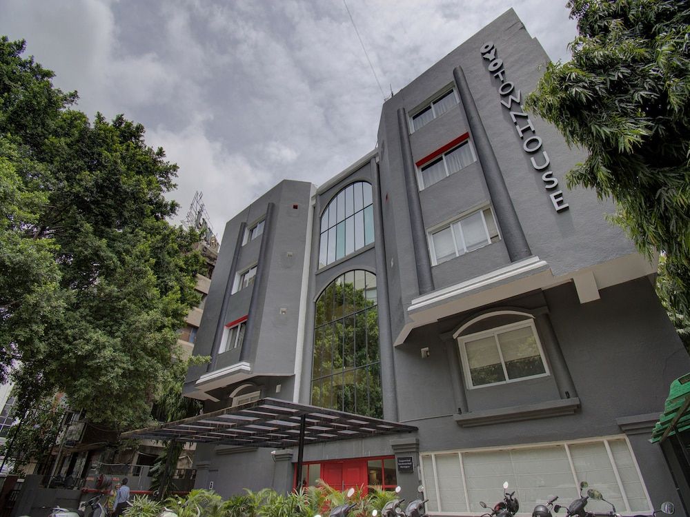 undefined OYO Townhouse 150 Hotel Sahaj Palace 2