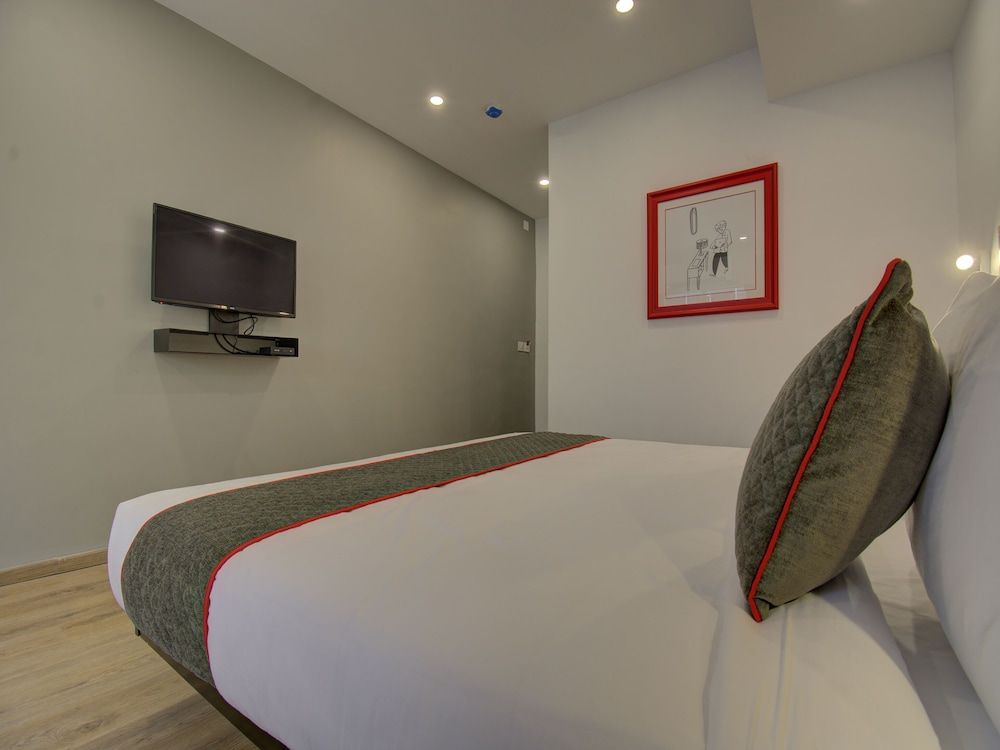 undefined OYO Townhouse 150 Hotel Sahaj Palace 4