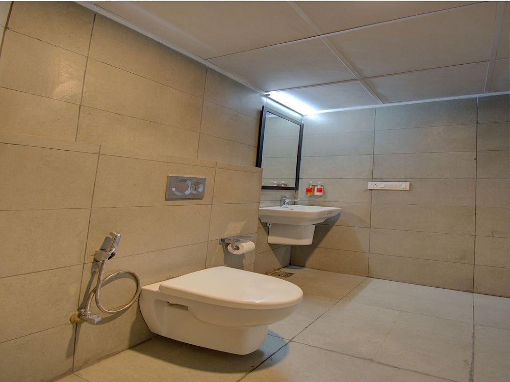 OYO Townhouse 150 Hotel Sahaj Palace Double or Twin Room 5