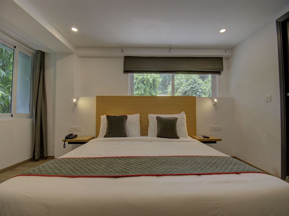 undefined OYO Townhouse 150 Hotel Sahaj Palace 10