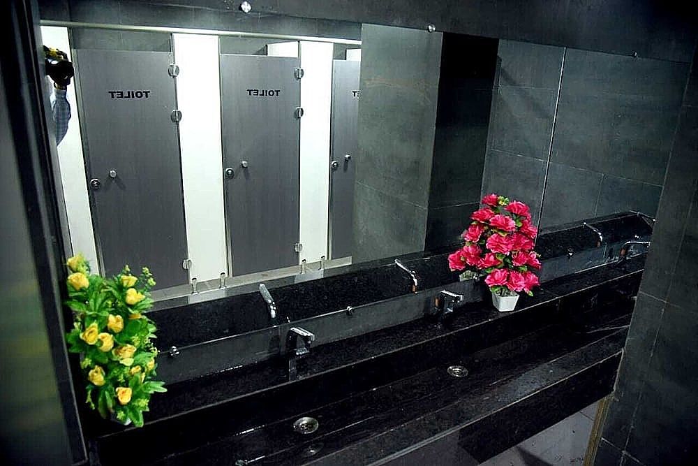 Charyana Hotel Ac Dormitory - Hostel Luxury Shared Dormitory, Men only, City View 4