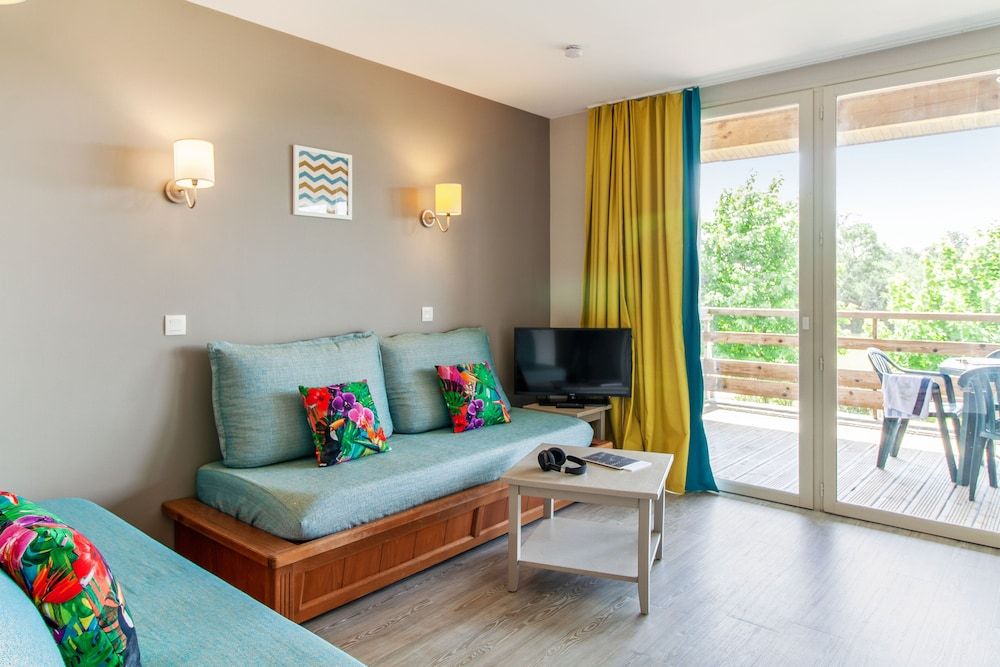 Pierre & Vacances Résidence Les Rives de la Seugne Apartment 7 people - 1 bedroom + 1 sleeping alcove - Terrace or balcony 2