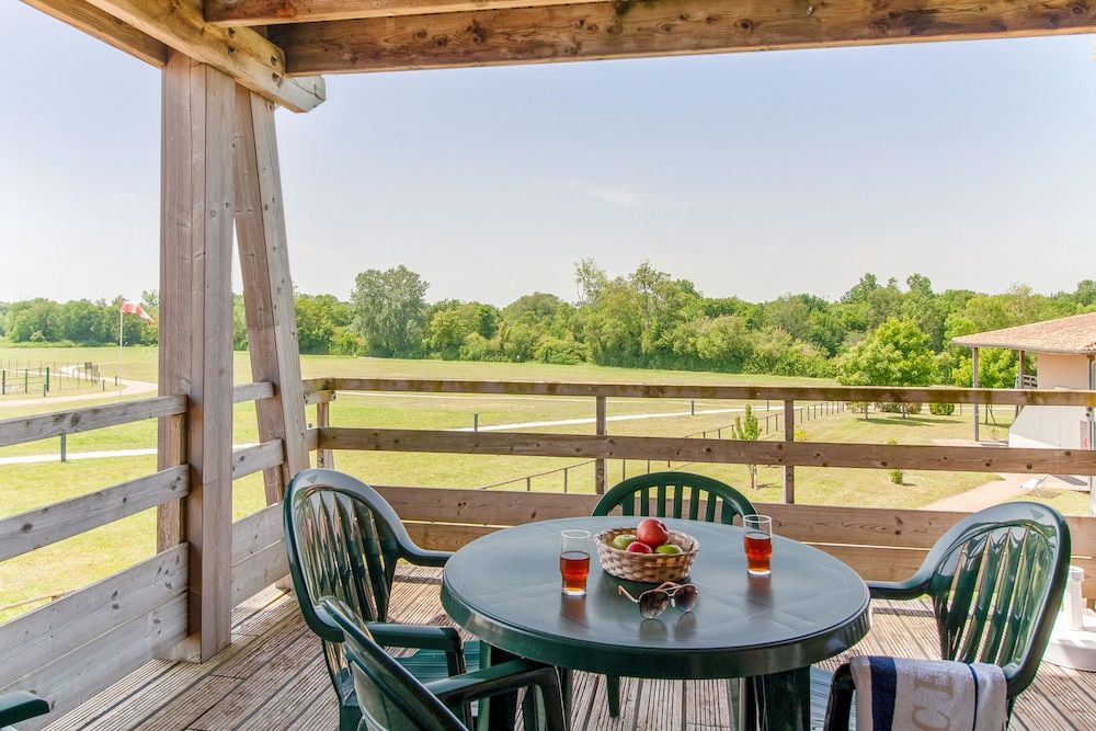 Pierre & Vacances Résidence Les Rives de la Seugne Apartment 5 people - 1 bedroom - Terrace or balcony 3