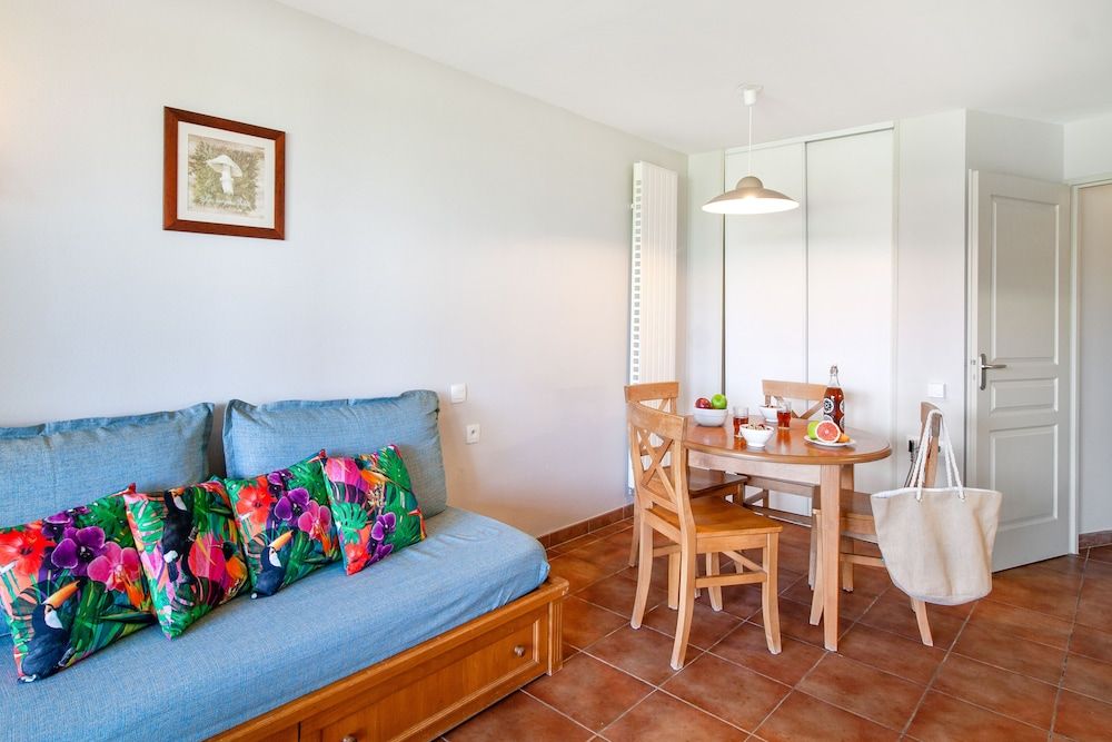 Pierre & Vacances Résidence Les Rives de la Seugne Studio 5 people - 1 sleeping alcove - Terrace or balcony 2