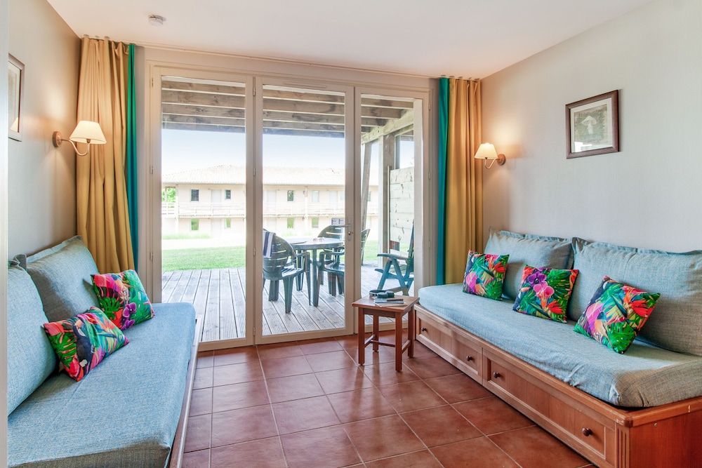 Pierre & Vacances Résidence Les Rives de la Seugne Studio 5 people - 1 sleeping alcove - Terrace or balcony 3