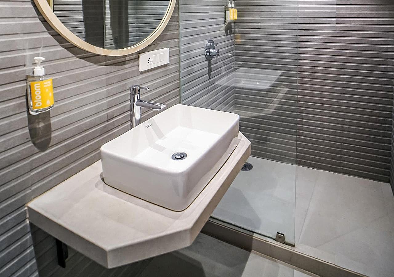 Bloom Hotel - Juhu Standard Twin Room 7