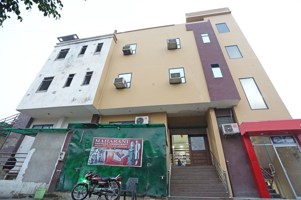 OYO 11540 Hotel Royal INN