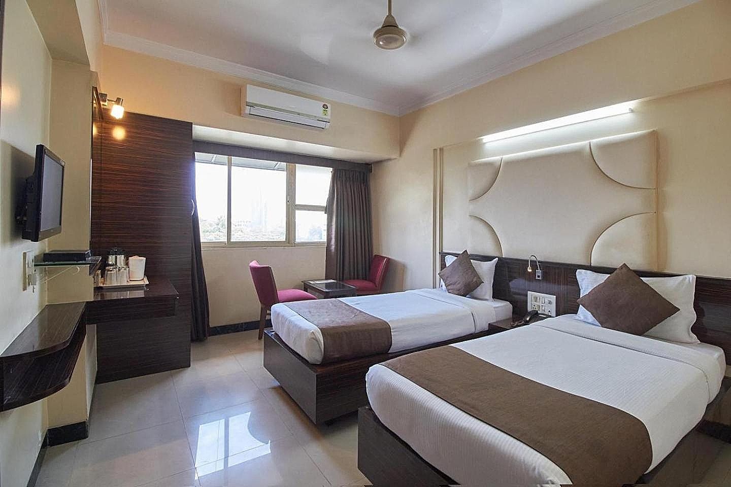 Yogi Broadway Executive Room 8