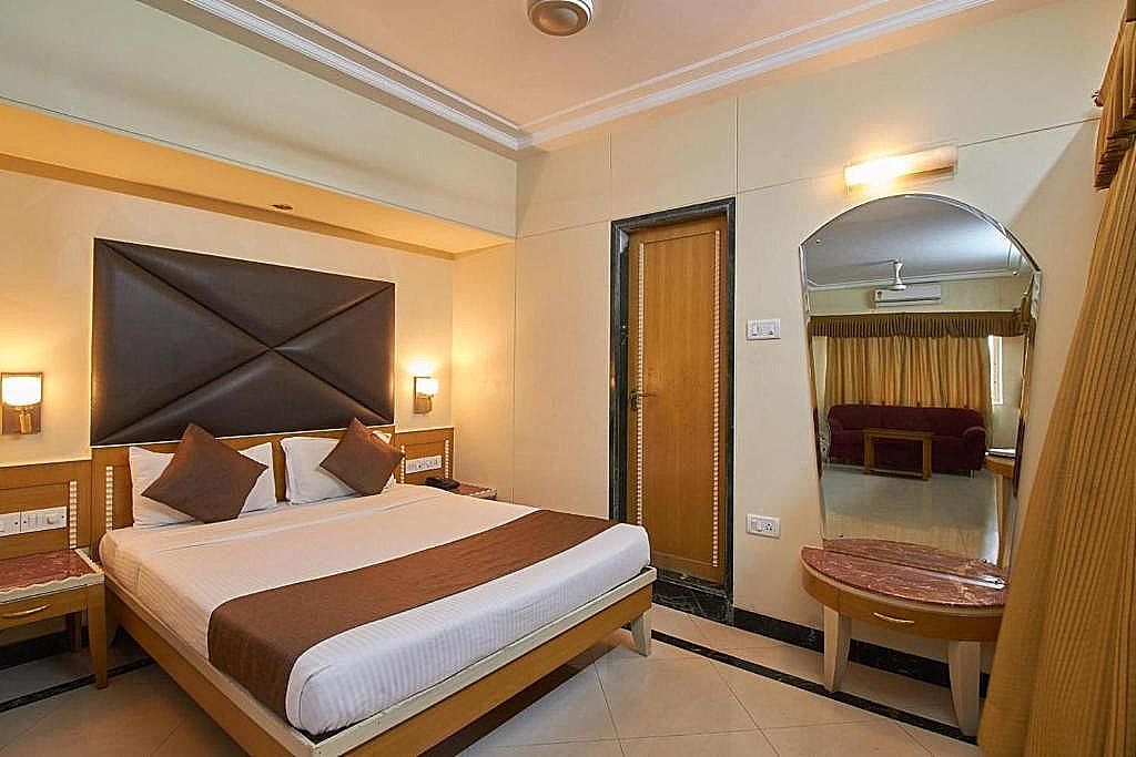 Yogi Broadway Executive Room 7