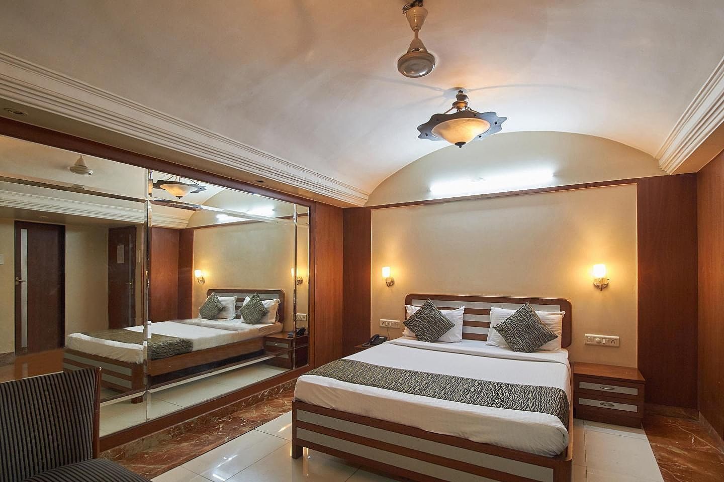 Yogi Broadway Executive Room 2