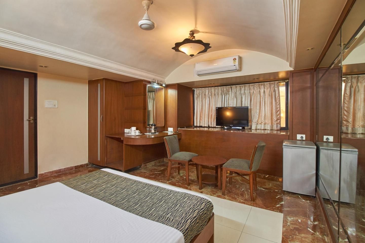 Yogi Broadway Executive Room