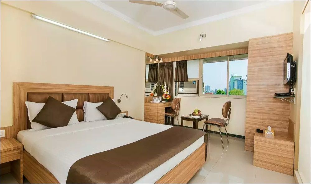 Yogi Broadway Executive Room 6
