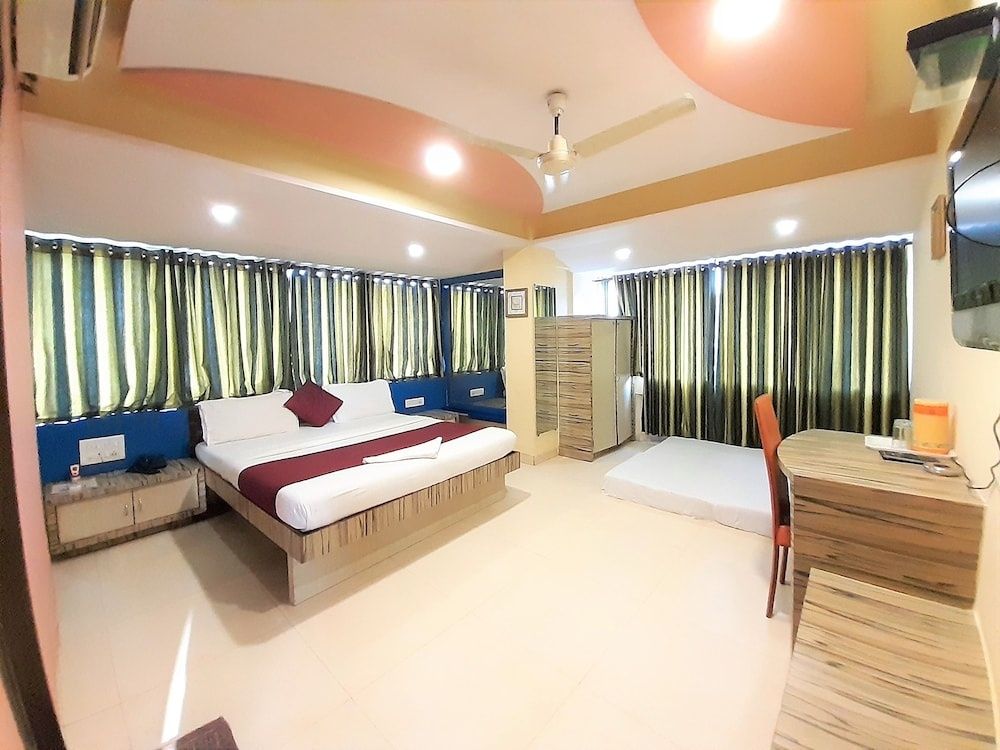 undefined Hexa Executive 8