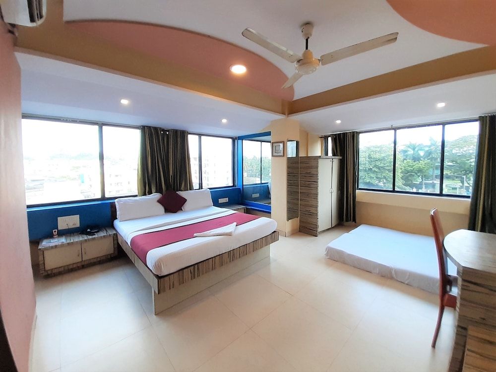 Hexa Executive Deluxe Double Room 8