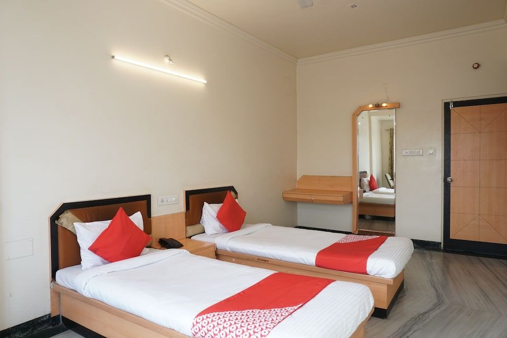 OYO 24487 Hotel Raj Regency Standard Room 7