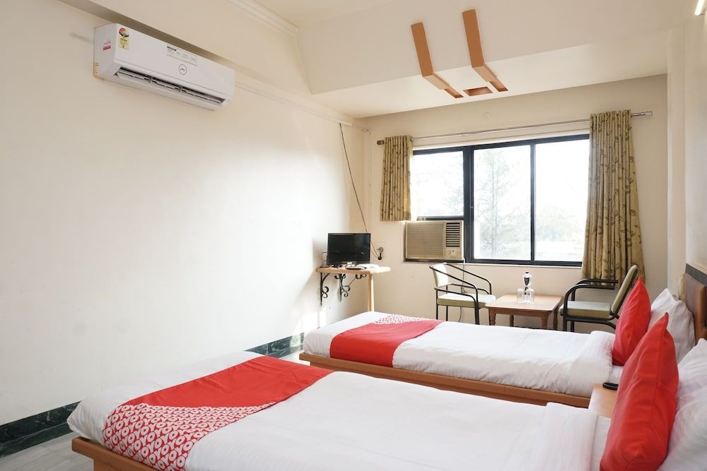 OYO 24487 Hotel Raj Regency Standard Room 3